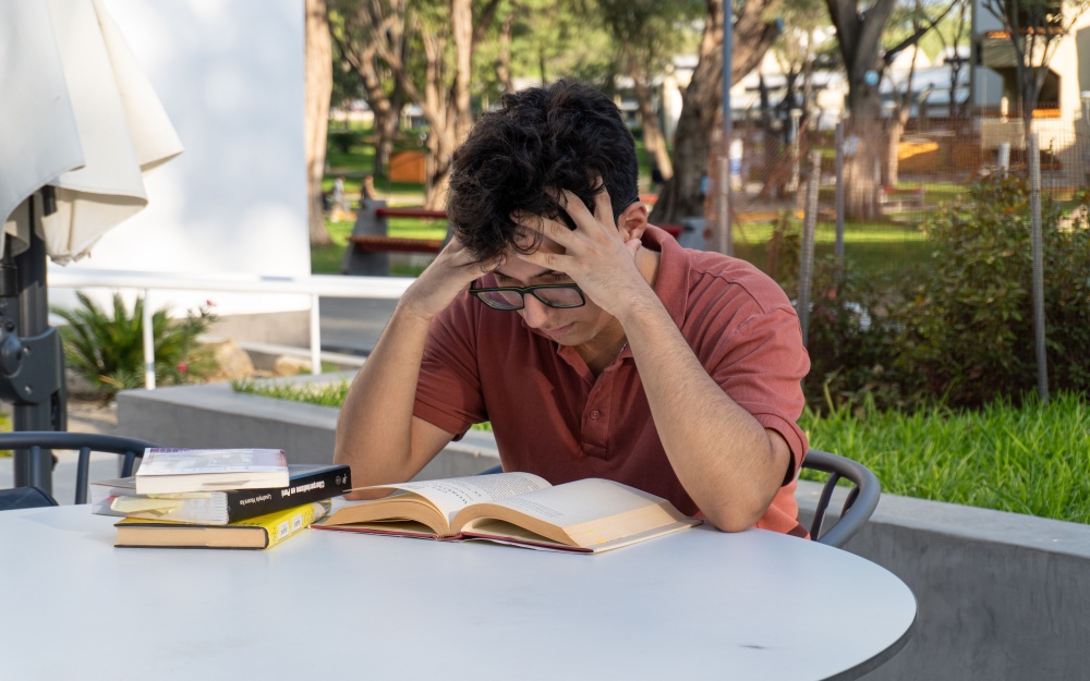 How to Read Social Science Books to Not Be Bored